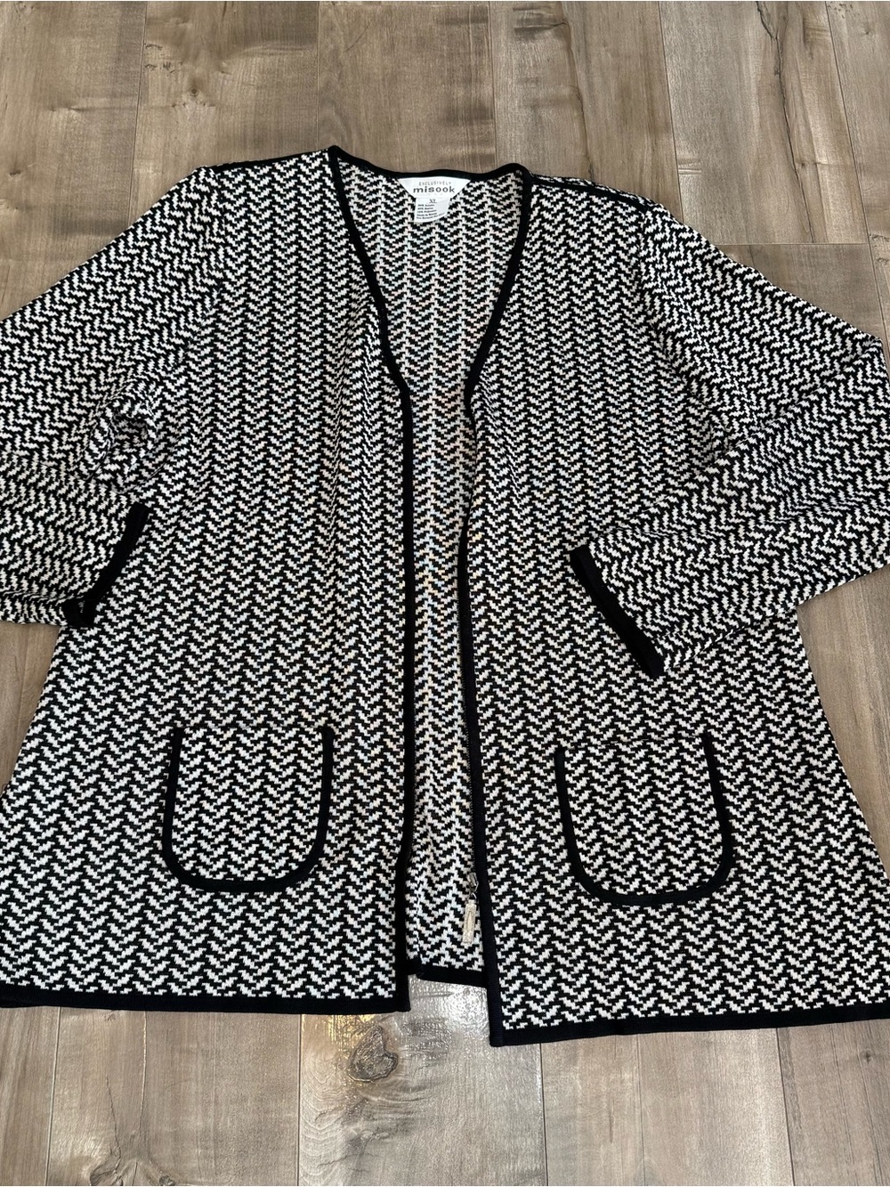 Exclusively Misook Cardigan Open Jacket Black White Pattern Metallic XL READ‎